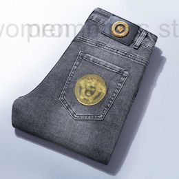 Herenjeans ontwerper Europees modemerk high-end grijze denim broek, lente- en zomerstijl casual elastische slim fit negen poten lichte luxe herenkleding 8T8R M535