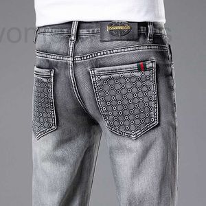 Designer en jeans masculin européen pour 2024 Nouveau été à la mode mince, élastique élastique haut de gamme, petit pantalon long de luxe léger qszq