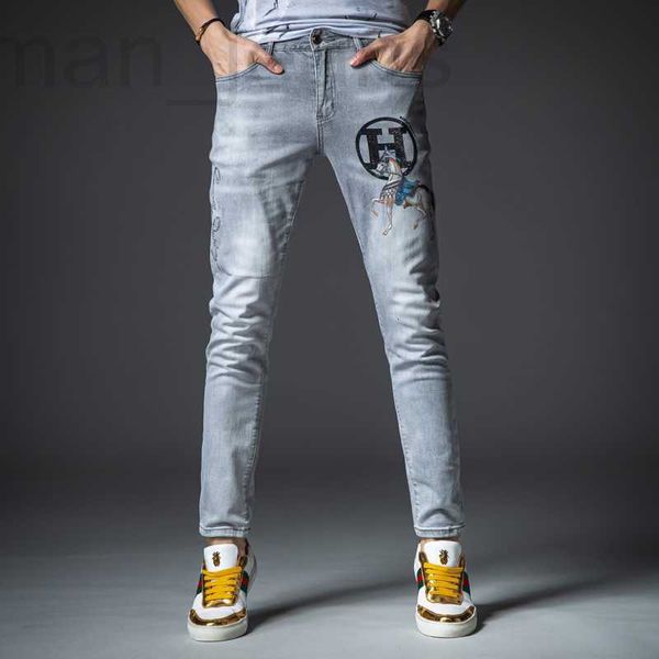 Jeans pour hommes concepteur européen jeans pour hommes coupe slim léger lavage à la pierre jeunesse beau cheval de guerre imprimé perceuse à chaud Leggings décontractés Z8JS