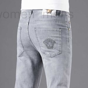 Designer de jeans masculin concepteur européen été haut de gamme brodé jean tendance gris masculine pantalon droit élastique mince 0c87