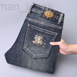 Jeans pour hommes Designer Jeans à jambe droite à la mode pour hommes pantalons coupe slim polyvalents, pantalons décontractés de luxe légers d'automne et d'hiver élastiques brodés haut de gamme 5124