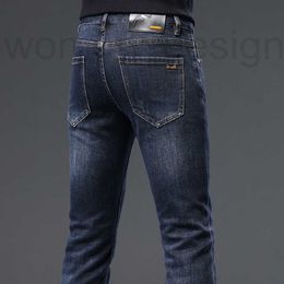 Jeans para hombres Diseñador Guangzhou Xintang Otoño e invierno Nuevo producto Slim Fit Pies elásticos Edición coreana Pantalones de estudiante para niños de moda Little Monster 8EDP