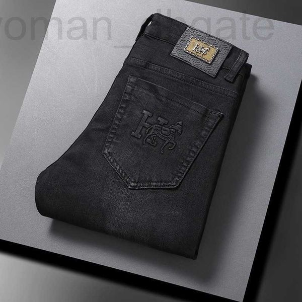 Diseñador de jeans para hombres Guangzhou Xintang Pantalones ajustados coreanos Slim Fit Gruesos Jóvenes europeos Pure Black Moda de otoño e invierno Marca ZZVE