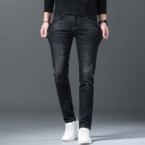 Designer de jeans pour hommes Jeans gris noir épais en automne et en hiver, produits européens masculins, broderies de grandes marques, pantalons ajustés, populaires parmi les jeunes GSFQ