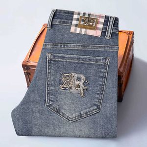 Designer de jeans masculin High Autumn et Winter Jeans Slim Ajustement Slim Straight Brand Trendy Hot Stamping Elastic Loose Casual Pantal