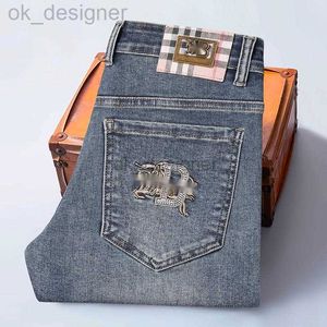 Heren jeans ontwerper high -end herfst en winter jeans slanke montage rechte buis trendy merk hot stamping elastische losse casual broek mannen