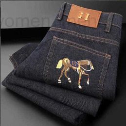 Heren jeans ontwerper high -end Europees elastisch gewassen jeans voor heren casual en veelzijdige formele slijtage, lente herfst seizoen paarden geborduurde broek mannen 41nv