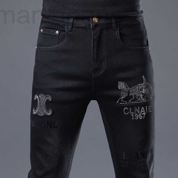 Designer de jeans pour hommes Jeans de mode de forage à chaud haut de gamme pour hommes en automne et en hiver, nouvelle tendance élastique noire, pantalon polyvalent à petites jambes 9RX1