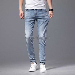 Jeans de jeans masculinos High End Spring/Summer Jeans Men's Tendy Slim Fit pequeños pies delgados de moda versátil