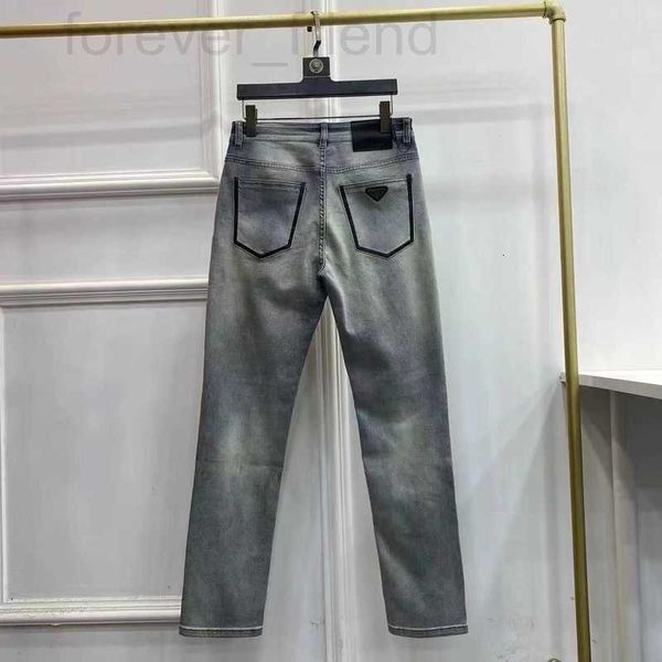 Designer de jeans masculin High Luxury 2024 printemps Simple European End Trendy Brand Heavy Craft Washed Goods Elastic Slim Fit Small Leg Tgu4