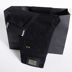 Designer de jeans masculin de haute qualité quatre saisons noires polyvalentes élastiques slim slim small raix pieds qmvb