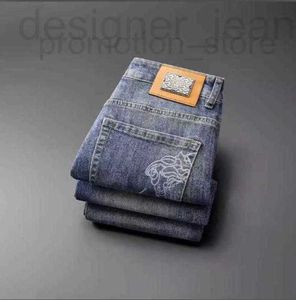 Heren jeans ontwerper hoogwaardige Medusa European Seasonal Blue 3D -geprinte gewassen herenjeans, veelzijdige elastische slanke fit kleine rechte been broek 57by gwru
