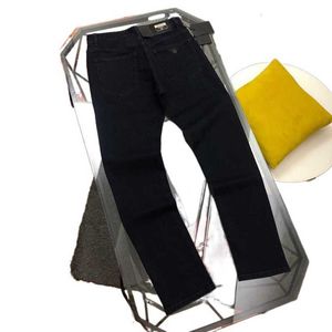 Diseñador de jeans para hombres Versión alta Jeans negros Pantalones de diseñador para hombres Pantalones de mezclilla bordados triangulares clásicos Pantalones sueltos