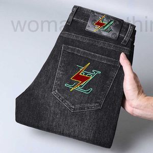 Designer de jeans masculin Hong Kong automne et hiver nouveau jean, ajustement slim pour hommes, petits pieds élastiques mi-taille pantalon décontracté, marchandises européennes 715W