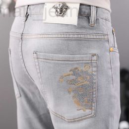 Designer de jeans pour hommes Hong Kong haut de gamme marque de mode 2022 nouvel été polyvalent couleur claire Slim Fit petit pied pantalons longs pour hommes ZDG6