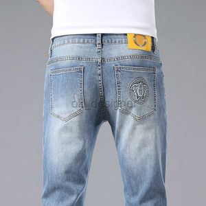 Diseñador de jeans masculinos Jeans Hong Kong High-End Jeans for Men's Spring and Summer Mid Rise Ground White Smittle Fit Cotton Pants