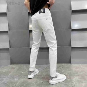 Designer de jeans masculin Hong Kong White Jeans Men's Men's Men Slim Fit Small Leg Pants Trendy Brand Light Luxury Europe