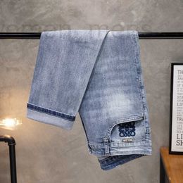 Jeans pour hommes Designer Jeans pour hommes chauds pour hommes Coupe ajustée Pantalon slim-fit Broderie perforée Homme de mode en relief Été mince UBHJ