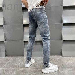 Diseñador de jeans para hombres En primavera y verano, Guangzhou Xintang Jeans, algodón para hombres, versión coreana, pies pequeños, corte ajustado, azul bebé, productos europeos de alta gama, Daniel B F5Z8