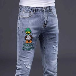 Herenjeans designerjeans Trendy jeans voor mannen met persoonlijkheid Koreaanse versie slim fit veelzijdige en versleten patch lichtblauwe bedelaarsbroek patroon badge