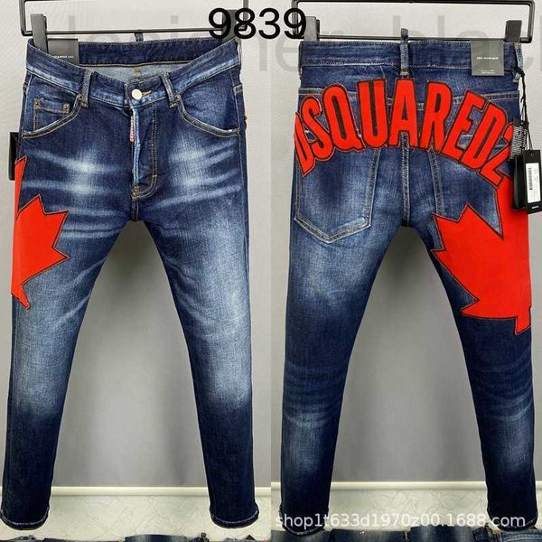 Jeans para hombres Jeans de diseñador 9839 Tipo Pantalones de mezclilla para hombres con parche cuadrado secundario Bordado Letras de hoja de arce Tierra Blanca Pierna pequeña WPN6