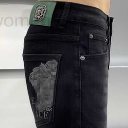 Jeans de créateur Jeans pour hommes, coton stretch pour hommes, version coréenne, coupe slim, vêtements noirs européens haut de gamme, imprimé Medusa MR5G
