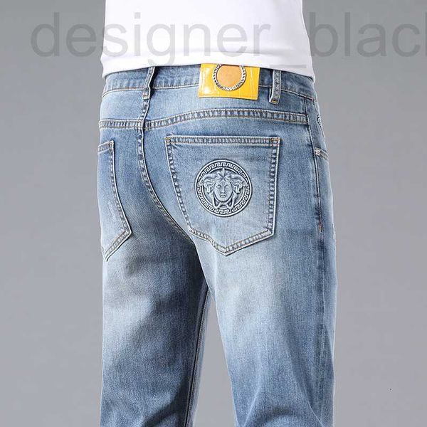 Jeans pour hommes jeans de marque printemps nouvelle mode marque européenne pieds pantalons élastiques estampés à chaud bleu clair pour hommes 781S