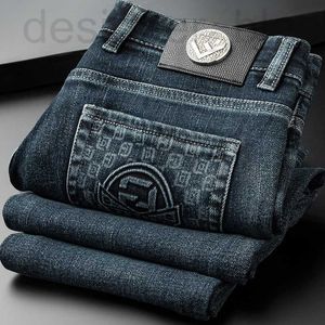 Jeans para hombres Jeans de diseñador TXV Marca de cuero europea Lavado para otoño Nuevos negocios y ocio Slim Fit Elástico Pequeño Tubo recto Azul Largo TZ6H