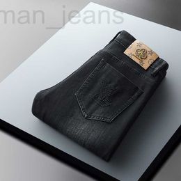 Diseñador de jeans para hombres Productos europeos ligeros y lujosos, jeans gruesos otoño invierno 2022, corte delgado para hombres, pies pequeños, estampado elástico, marca de moda, gama alta
