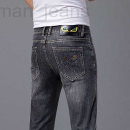 Designer de jeans pour hommes Jeans doux élastiques européens haut de gamme de luxe léger pour hommes au printemps et en été pantalons à petites jambes en coton peigné mince IRRL
