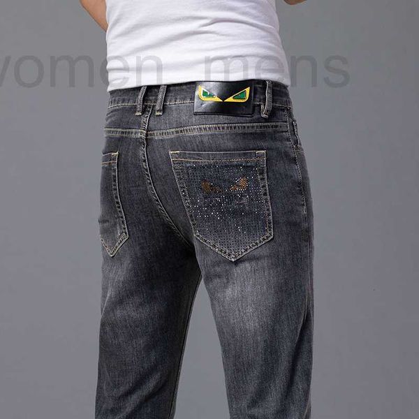 Jeans para hombres Diseñador Luz de lujo de gama alta Europea Elásticos Slim Fit Jeans Primavera y verano Fino Peinado Taladro caliente Suave Pantalones de pierna pequeña KT2F