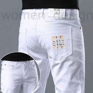 Jeans para hombres Diseñador de lujo Primavera / Verano Luz de lujo Edición coreana Pies elásticos delgados Slim Fit Algodón Pure White B Pantalones ENJ0