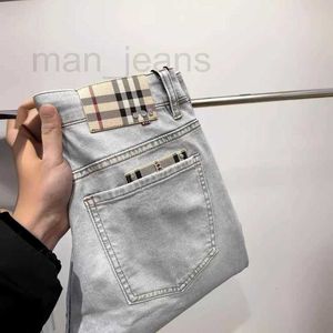 Designer de jeans masculins jeans gris clair européen de luxe pour hommes printemps et automne pantalon élastique mince slim élastique pour hommes h26f