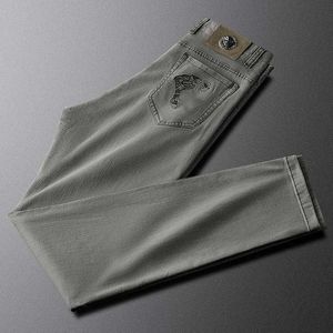Jeans pour hommes designer Jeans de luxe pantalons décontractés pour hommes Medusa brodé denim Pantalons hommes classique droite O7ZA