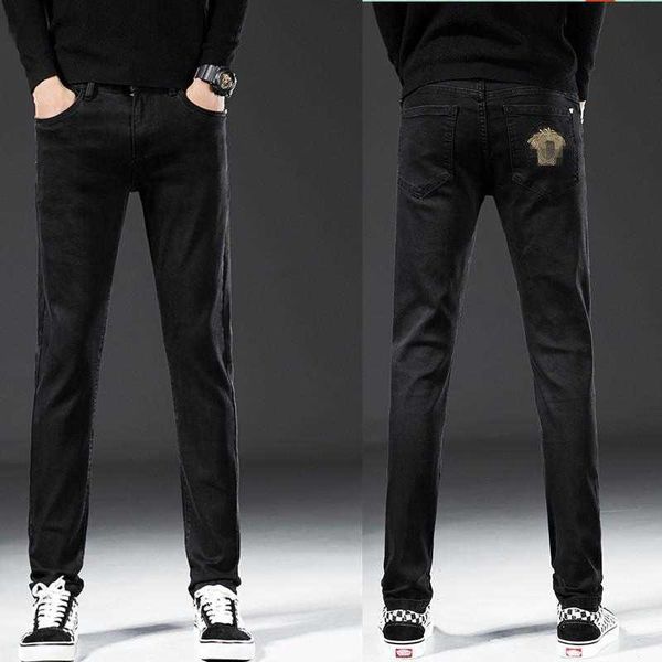 El diseñador de jeans para hombres Medusa, negro puro, se mete en los jeans para hombres, tubo recto, ajuste delgado, otoño e invierno, marca internacional de alta elasticidad RPLQ