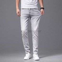 Designer de jeans masculins en jean homme de qualité de créatrice de mode masculine de mode masculine pantalon élastique élastique jean lavé jeans broderie de fleurs foncées