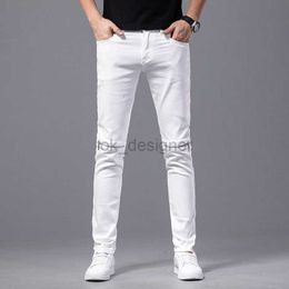 Designer de jeans masculin designer des concepteurs de jeans masculins printemps et d'été Nouveaux jeans blancs de mode masculine petits pieds et genoux zipper slim pantalon masculin homosexuel