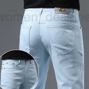 Jeans pour hommes en jeans masculin 2024 printemps / été tencel élastique slim slim small raix pied en relief pantalon long bleu clair 1am88