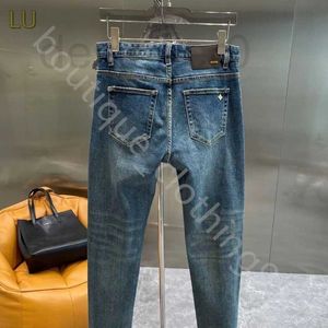 Jeans pour hommes Designer Mens Jeans Pantalons décontractés Marque de luxe High Street Jean droit Mens Blue Jeans lavé Big Hole Zipper Biker Pantalon V6JK