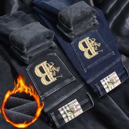 Jeans pour hommes Designer Nouveaux jeans en denim en peluche et épaissis pour hommes, version coréenne de luxe léger, élastique épais, broderie ajustée petits pieds, B maison SAHF A8TS