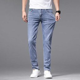 Designer de jeans pour hommes printemps 2022 et été mince marque de mode haut de gamme mince petit tube droit diffusion en direct 8U54