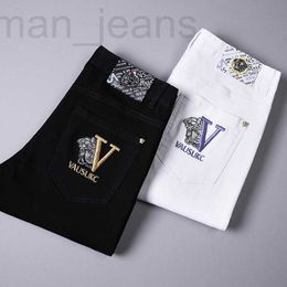 Diseñador de jeans para hombres Primavera y verano 2022 jeans bordados para hombres Pies ajustados coreanos Moda elástica Pantalones europeos 3YXE