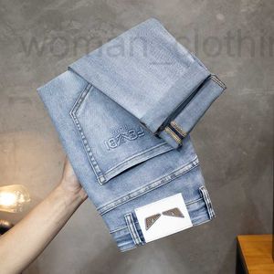 Jeans voor heren Designer lente/zomer nieuw Bundy blauw dunne jeans Lichte luxe reliëf Casual Veelzijdig Slim Fit Small Straight Heren Jean UETN