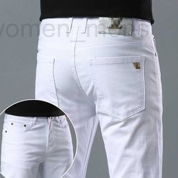Jeans pour hommes Designer Printemps / Été Nouveau pour la lumière de luxe Édition coréenne Mince Pieds élastiques Slim Fit Coton Pur Blanc Pantalon long européen U8NM