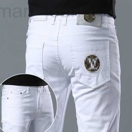 Diseñador de jeans para hombres Primavera / Verano Nuevo para Light Luxury Edición coreana Pies elásticos delgados Slim Fit Algodón Pure White Pantalones largos europeos 3D41