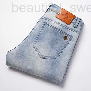 Designer de jeans masculin printemps / été mince haut de gamme européen slim slim small pieds de pied marque pantalon bleu clair nj41