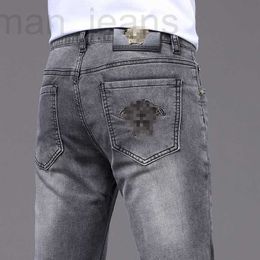 Designer de jeans pour hommes Printemps Été Mince Slim Fit Pieds Stretch Tendance Décontractée Coréen Haut de Gamme Méduse Broderie YJTI