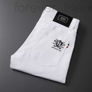 Diseñador de jeans para hombres Luz recta Luxury Hombres en blanco y negro Pantalones largos con un pequeño tubo recto de 9 pulgadas Anti Fading New Tres Proof 8uzo