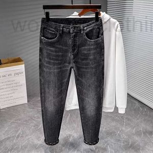 Designer de jeans masculin Summer et l'automne jeans minces pour les leggings de slim pour hommes 2024 Nouveau pantalon décontracté recadré pour les vêtements pour hommes 6xl9