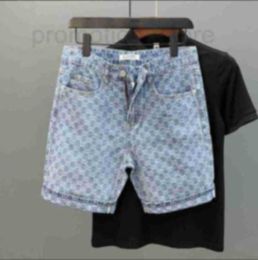 Diseñador de jeans masculinos Summer Nuevo pantalones cortos de mezclilla impresos de cuerpo completo personalizado para niños Instagram Fashion No elastic High Street Fit 4/4 Pants D125